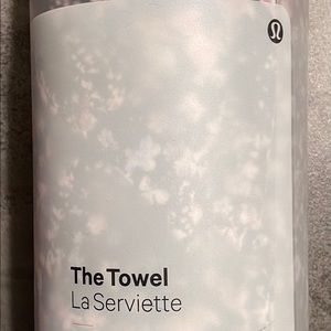 Lululemon NWT “The Towel” hot yoga towel